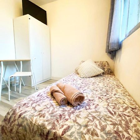 Valencia Guest Rooms Near The Beach In Shared Apartment Zewnętrze zdjęcie